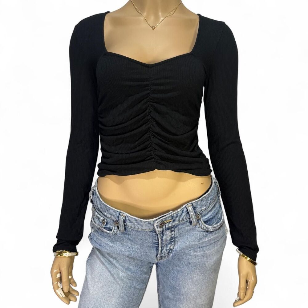 Forever 21 Black Ruched Ribbed Long Sleeve Crop Top M Casual Fitted Knit Women